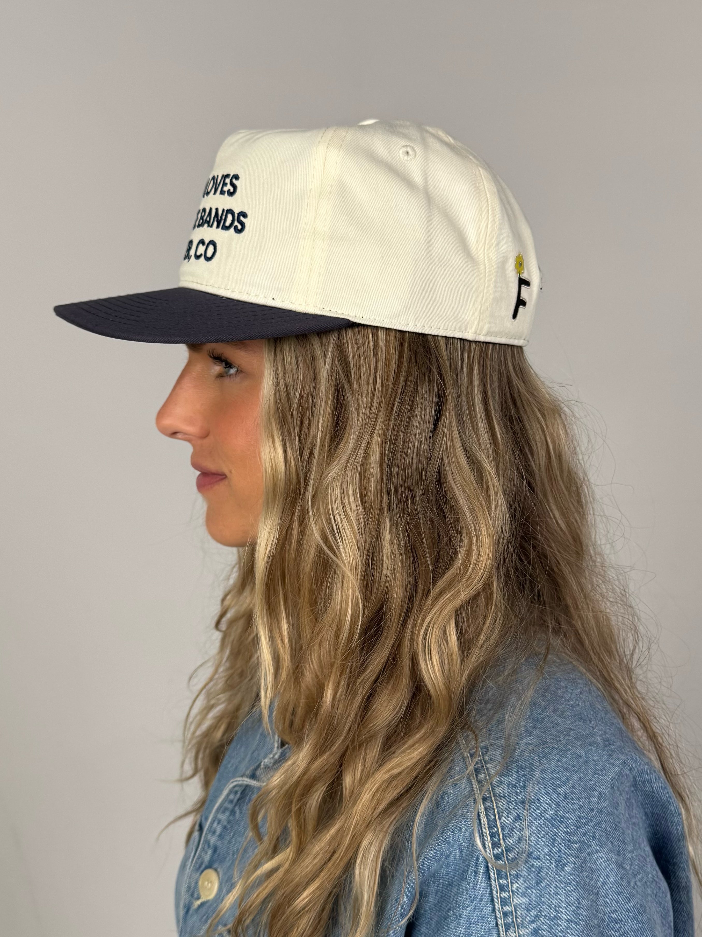 GOD LOVES GARAGE BANDS SNAPBACK - Cream / Navy